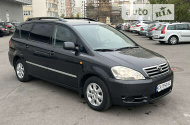 Мінівен Toyota Avensis Verso 2003 в Черкасах