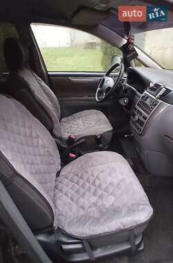Мінівен Toyota Avensis Verso 2002 в 