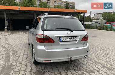 Мінівен Toyota Avensis Verso 2004 в 