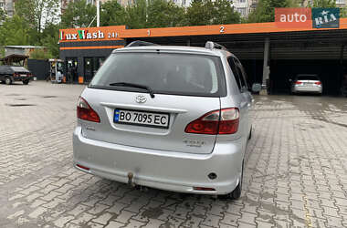 Мінівен Toyota Avensis Verso 2004 в 