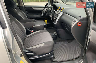 Мінівен Toyota Avensis Verso 2004 в 