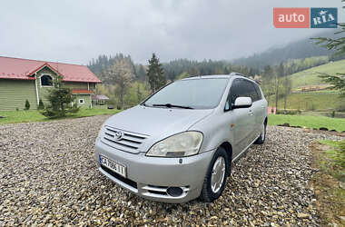 Минивэн Toyota Avensis Verso 2003 в Верховине