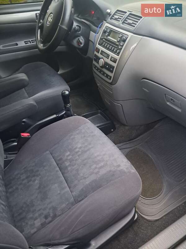 Минивэн Toyota Avensis Verso 2002 в Жовкве