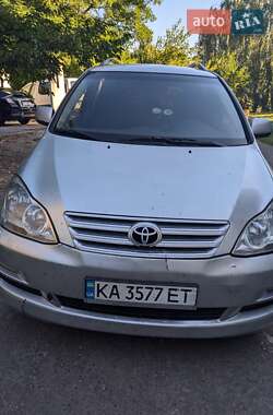Минивэн Toyota Avensis Verso 2004 в Киеве