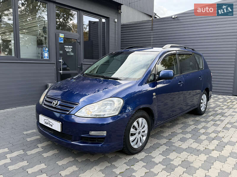 Минивэн Toyota Avensis Verso 2005 в Черновцах