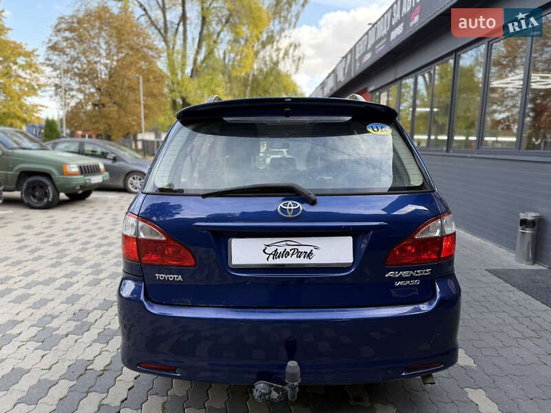 Минивэн Toyota Avensis Verso 2005 в Черновцах