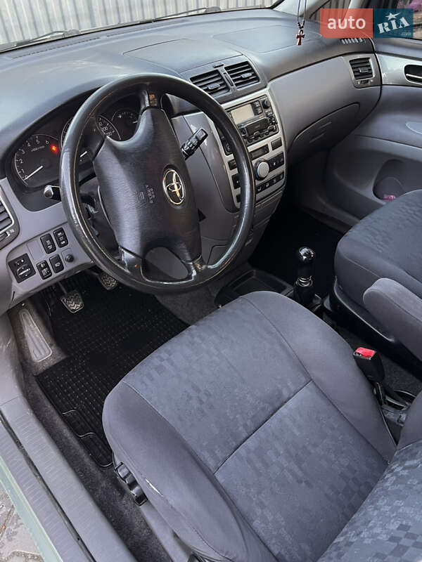 Минивэн Toyota Avensis Verso 2002 в Черновцах фото 9 Минивэн Toyota Avensis Verso 2002 в Черновцах