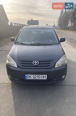 Минивэн Toyota Avensis Verso 2002 в Клевани