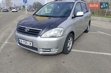 Мінівен Toyota Avensis Verso 2002 в Києві