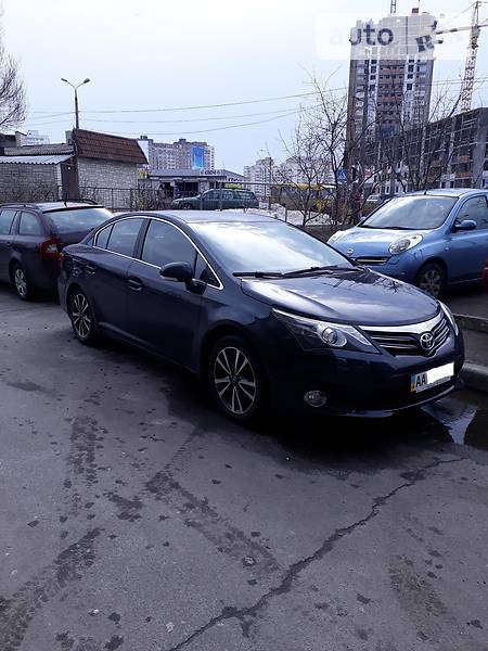Седан Toyota Avensis 2013 в Киеве
