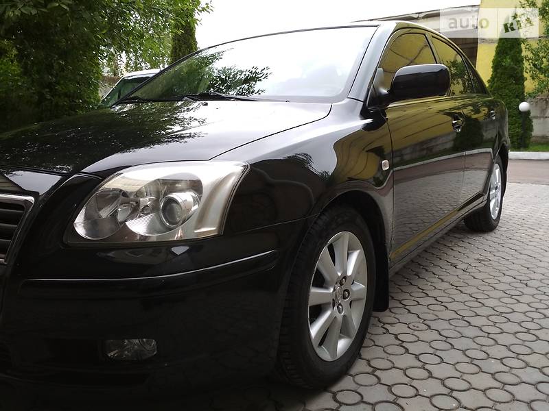 Седан Toyota Avensis 2004 в Тернополі