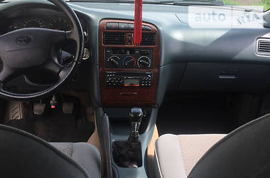 Седан Toyota Avensis 2000 в Городке