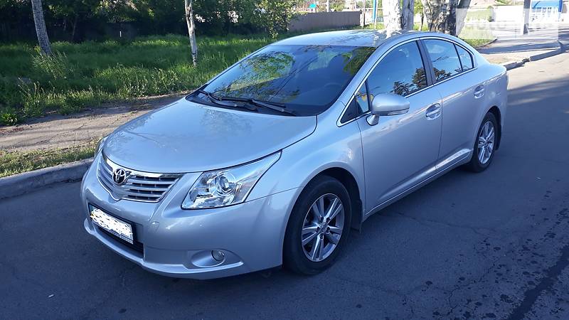 Хетчбек Toyota Avensis 2011 в 