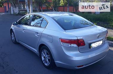 Хетчбек Toyota Avensis 2011 в 