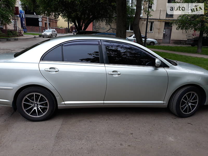 Седан Toyota Avensis 2006 в Ивано-Франковске