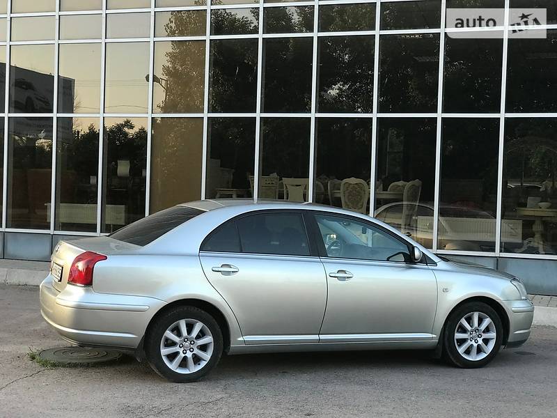 Седан Toyota Avensis 2003 в Бердичеві