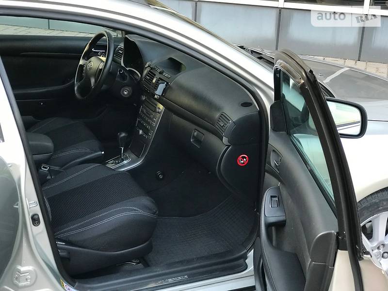Седан Toyota Avensis 2003 в Бердичеві