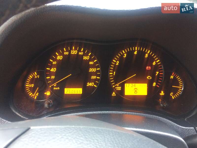 Седан Toyota Avensis 2007 в Львове