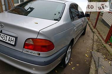 Седан Toyota Avensis 1999 в Виннице