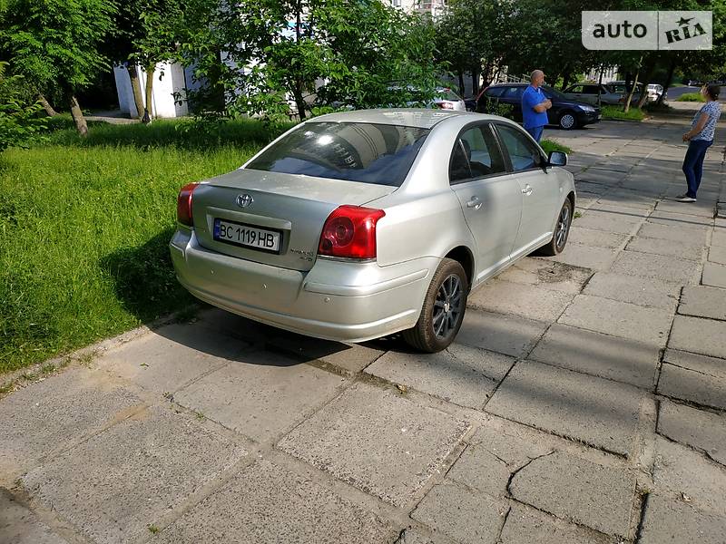 Седан Toyota Avensis 2004 в Львові