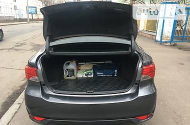 Седан Toyota Avensis 2013 в 