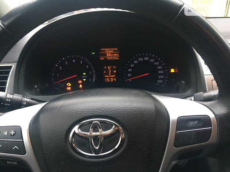 Седан Toyota Avensis 2013 в Києві
