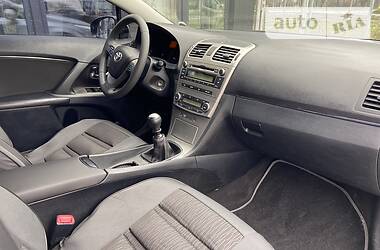 Седан Toyota Avensis 2011 в 