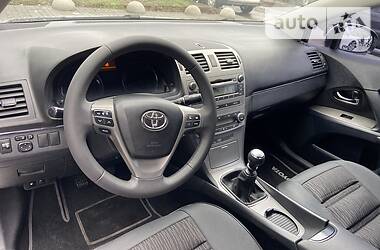 Седан Toyota Avensis 2011 в 
