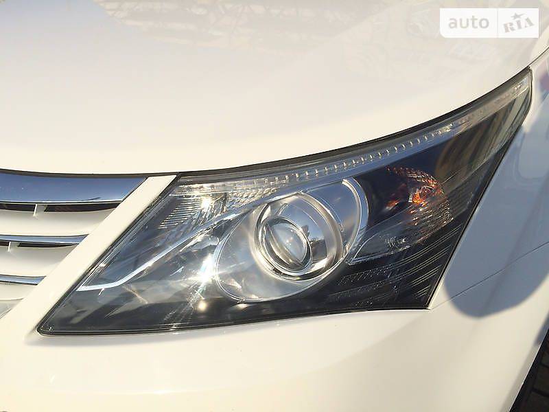 Седан Toyota Avensis 2012 в Ужгороді
