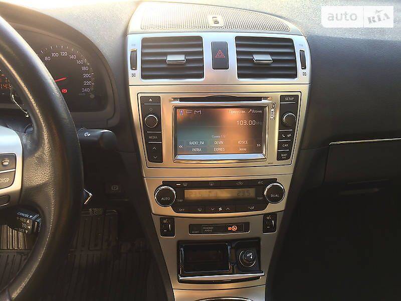 Седан Toyota Avensis 2012 в Ужгороді