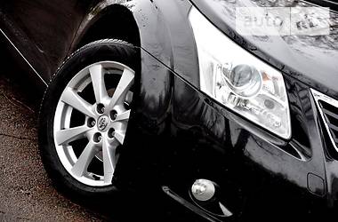 Седан Toyota Avensis 2012 в 