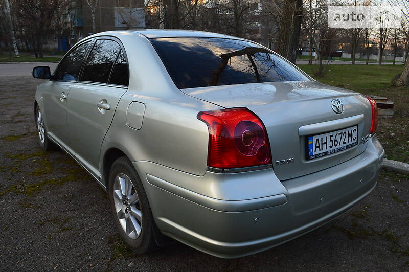 Седан Toyota Avensis 2003 в Краматорске