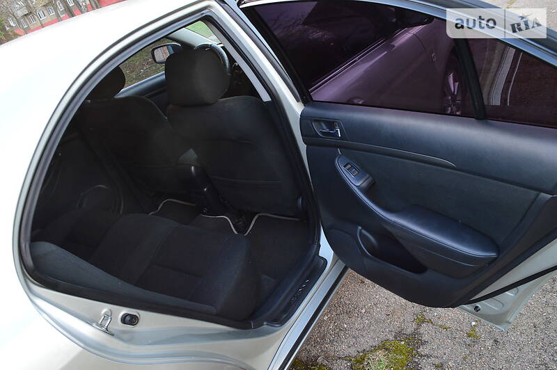 Седан Toyota Avensis 2003 в Краматорске