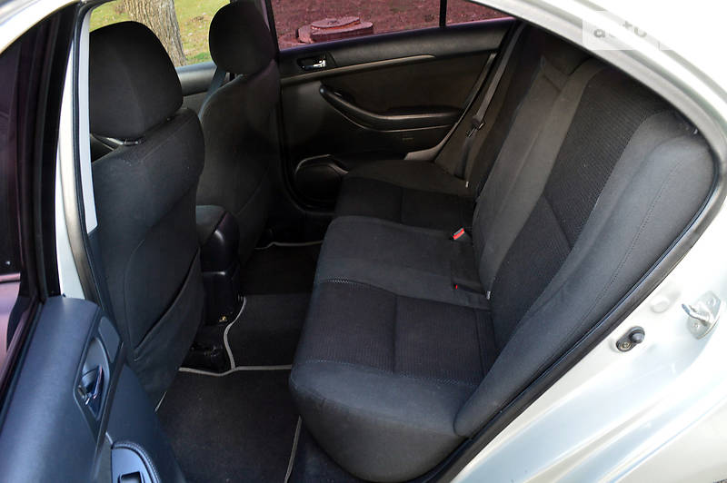 Седан Toyota Avensis 2003 в Краматорске