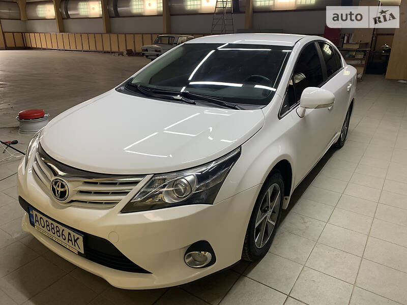 Седан Toyota Avensis 2012 в Ужгороді