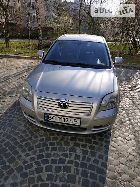 Седан Toyota Avensis 2004 в Львові