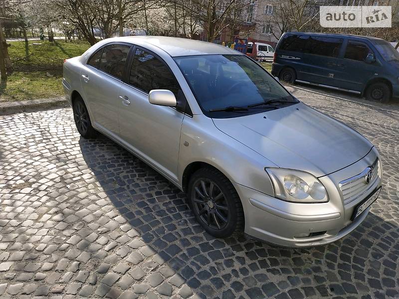 Седан Toyota Avensis 2004 в Львові