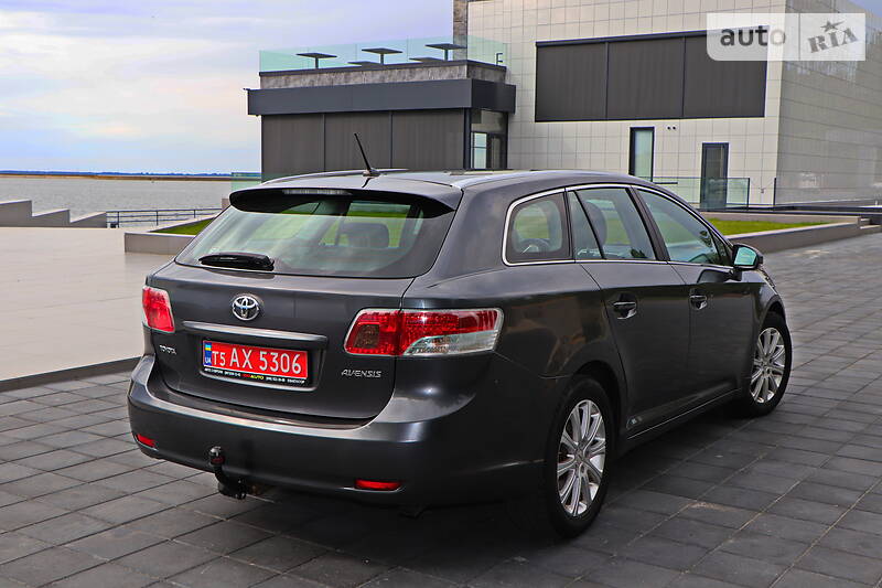 Універсал Toyota Avensis 2011 в Кременчуці