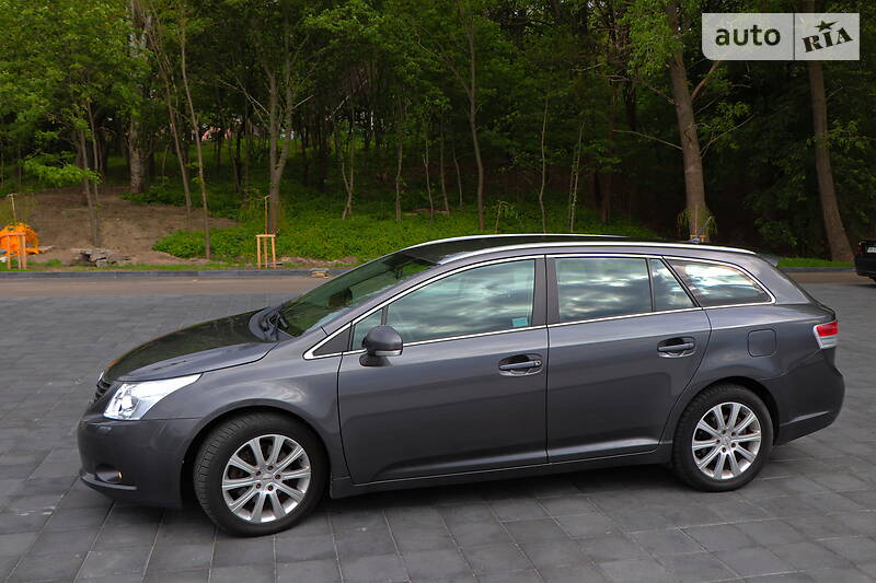 Універсал Toyota Avensis 2011 в Кременчуці