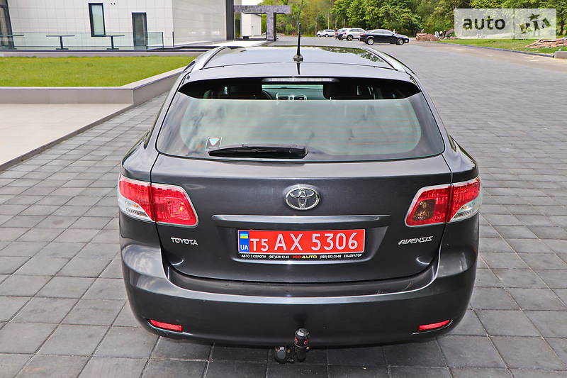 Універсал Toyota Avensis 2011 в Кременчуці