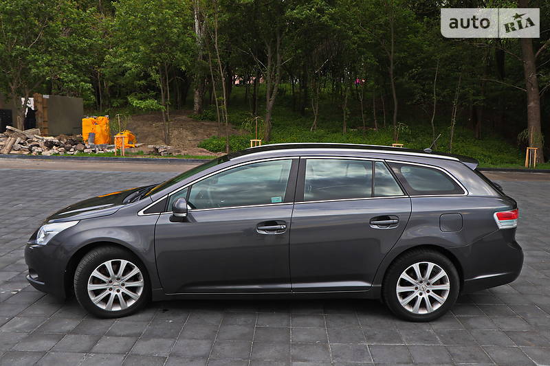 Універсал Toyota Avensis 2011 в Кременчуці