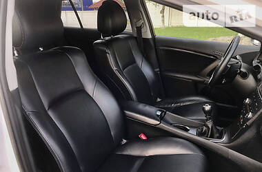 Універсал Toyota Avensis 2011 в 