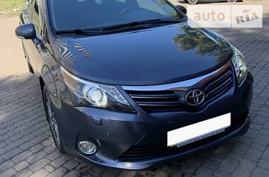 Седан Toyota Avensis 2012 в 