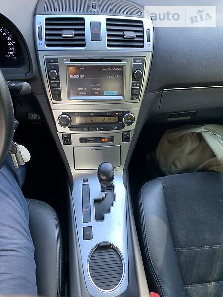 Седан Toyota Avensis 2012 в Києві