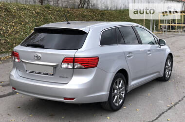 Универсал Toyota Avensis 2013 в Львове