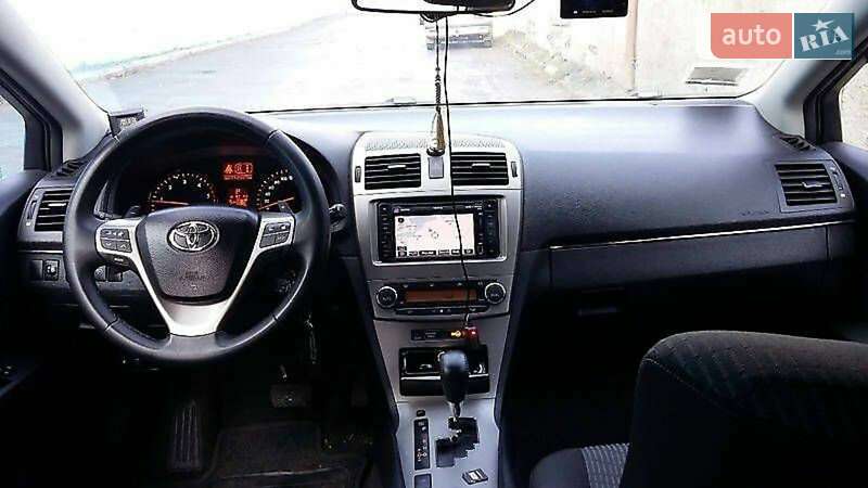 Універсал Toyota Avensis 2011 в Хмельницькому