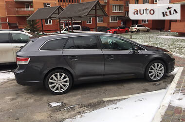 Универсал Toyota Avensis 2010 в Тернополе