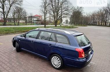 Універсал Toyota Avensis 2005 в Миргороді