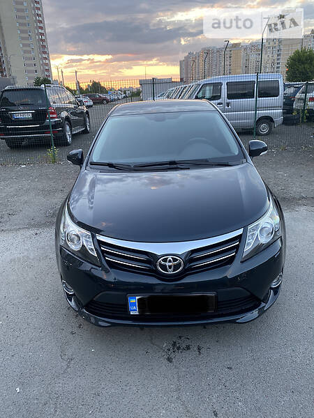 Седан Toyota Avensis 2012 в Киеве