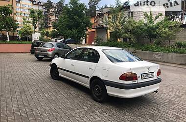 Седан Toyota Avensis 2002 в 